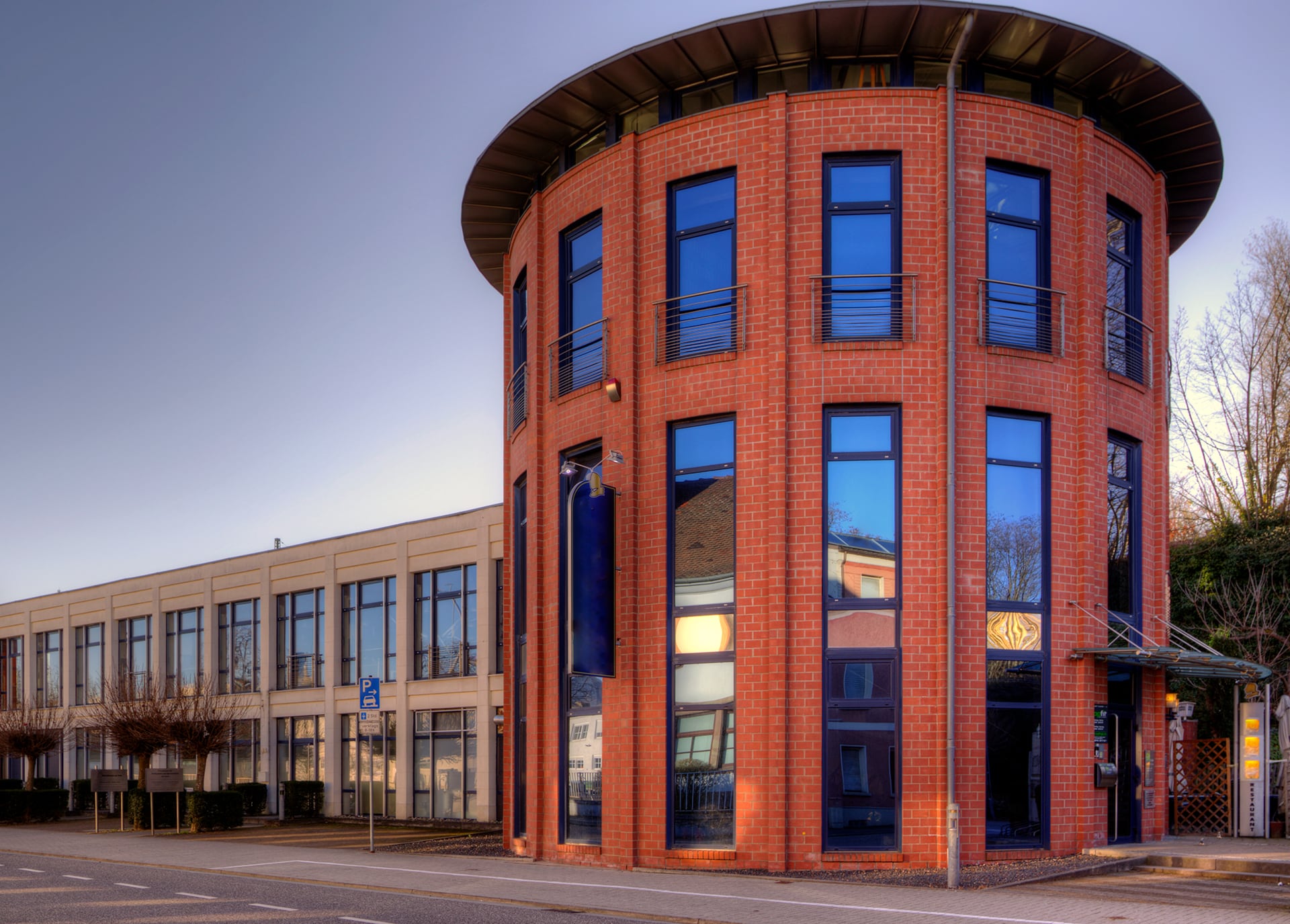 Privatpraxis am Turm von außen